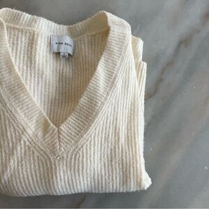 Pink Rose Women's V-Neck Cream Sweater size S